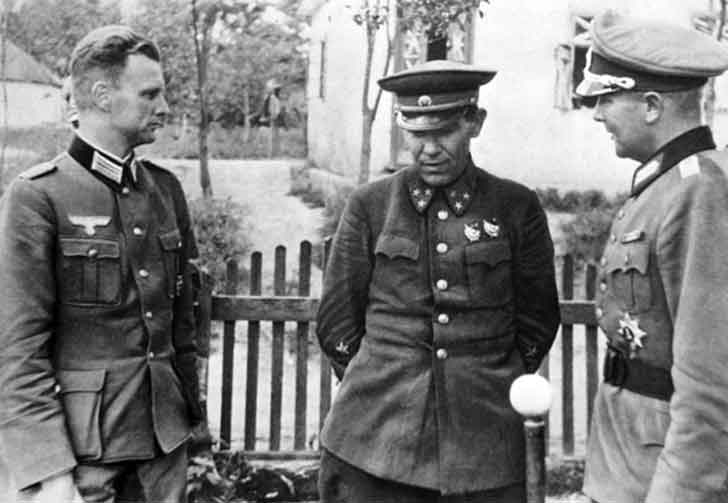 Captured Soviet Lt. Gen. IN Muzichenko