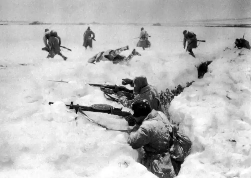 Soviet infantry under Sergeant N. Surkov counterattacking Wehrmacht positions during the Battle of Stalingrad