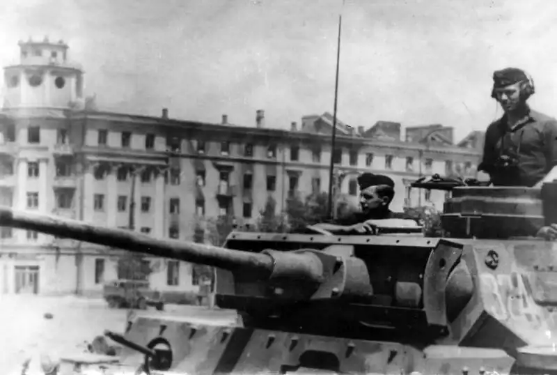 German Pz.Kpfw. III tank with KwK 39 L60 gun and missing mantlet armor shield on Lenin Square in occupied Voronezh July 1942.