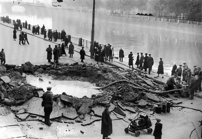 Leningrad bomb crater filled with water on the Fontanka embankment during the Siege of Leningrad, September 1941