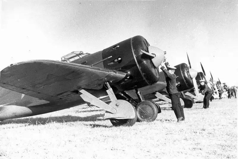 Six Soviet Polikarpov I-16 Type 5 fighters simultaneously starting their engines at a Soviet military airfield in 1939.