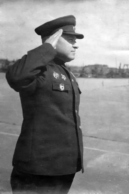 General V. F. Zakharov, commander of the 2nd Guards Rifle Division, addressing his troops during the award ceremony in Krymskaya, June 19, 1943.