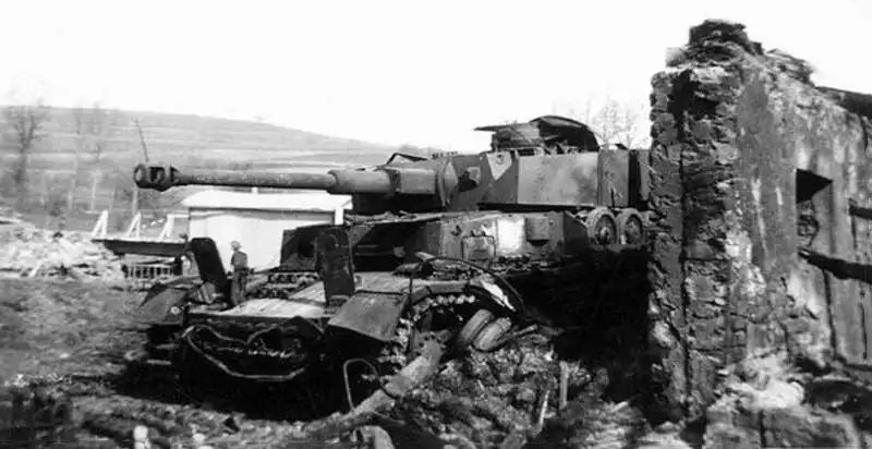 Destroyed German Panzer IV Ausf. G tank with broken tracks lying in ruins of a town in USSR 1943.