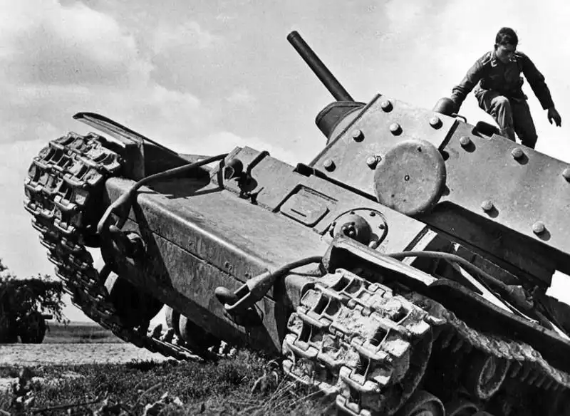 German soldier inspects abandoned Soviet KV-1 heavy tank of the 101st Tank Division near Yartsevo, Smolensk region, July 1941.
