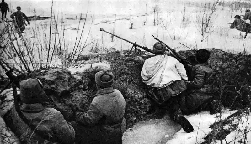 Soviet soldiers in defensive trenches near Kharkov with anti-tank rifles, Mosin-Nagant rifles, and DP-27 machine guns awaiting a German attack, March 16, 1943