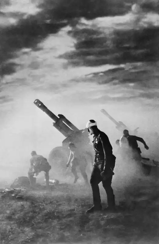 Soviet 152-mm D-1 howitzers of the 110th Howitzer Regiment shell German positions during Operation Bagration. In the foreground: Lt. Vyacheslav S. Tsarapkin, commander of a firing platoon.