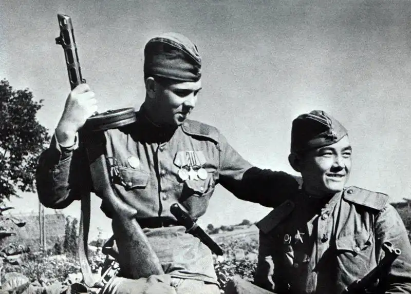 Soviet scouts Mikhail Yeremin and Seitkasim Ashirov of the 331st Rifle Regiment, 96th Rifle Division
