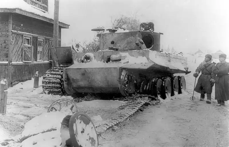 Soviet officers examining a knocked-out German Tiger I heavy tank with a shed track in the village of Skvoritsy, Leningrad region, February 1944.