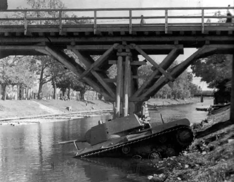 A Soviet KV-1 heavy tank lies in the River Shchara after being abandoned by its crew during an attempted armored thrust through the town of Slonim