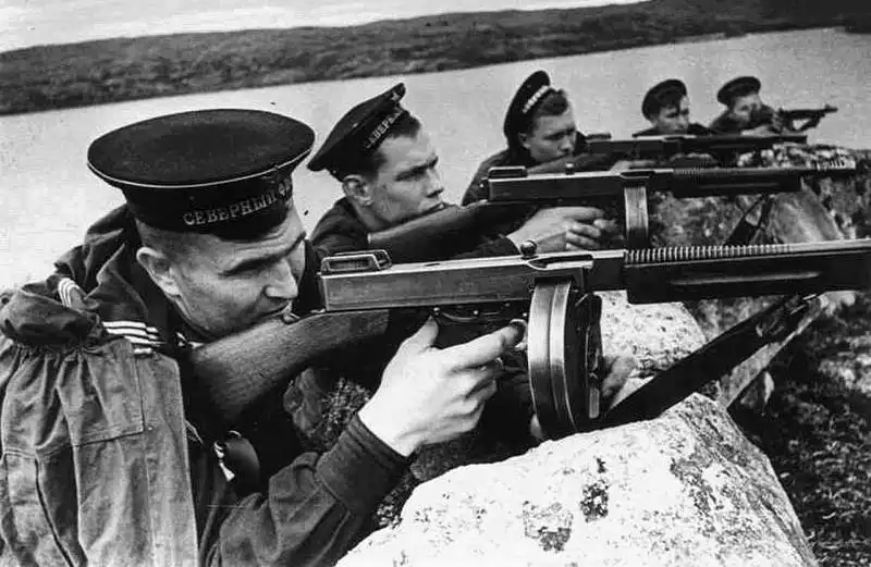 Soviet naval infantry armed with Thompson M1928A1 submachine guns on the Kola Peninsula, 1942