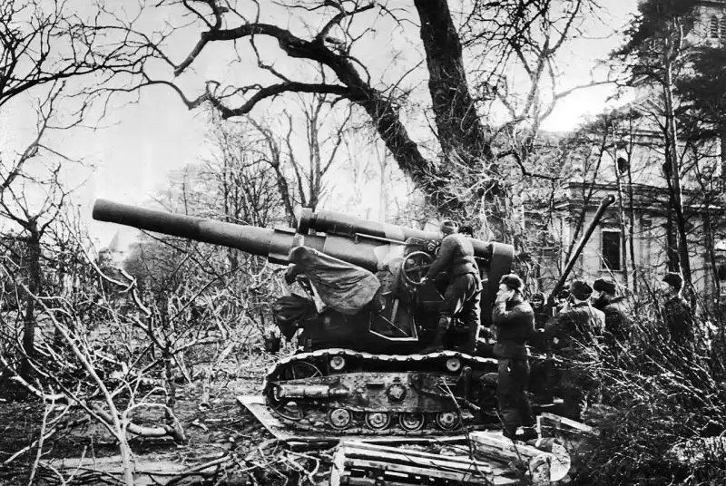 Soviet 203mm B-4 howitzer firing at German positions in Sopot, March-April 1945, under the command of Senior Sergeant S. Shpin, Red Army artillery in action.