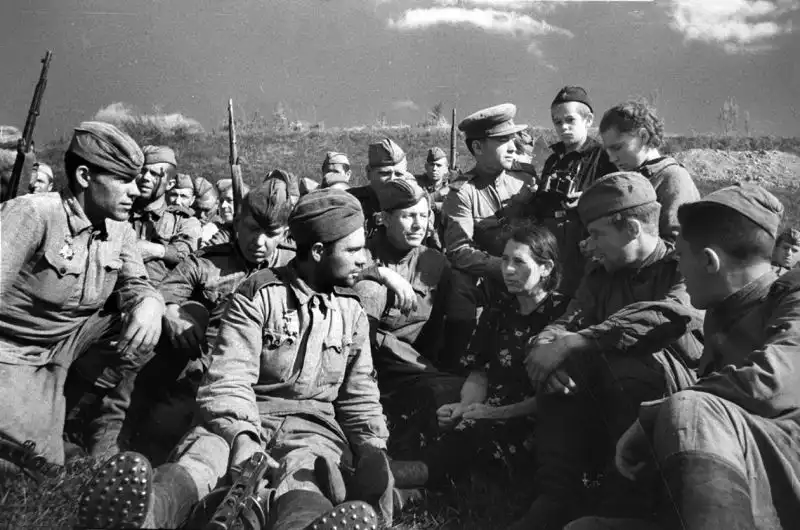 Family of fallen Soviet hero Sergeant Nikolai Khitrykh visiting his artillery brigade in the Kursk region, USSR, 1943