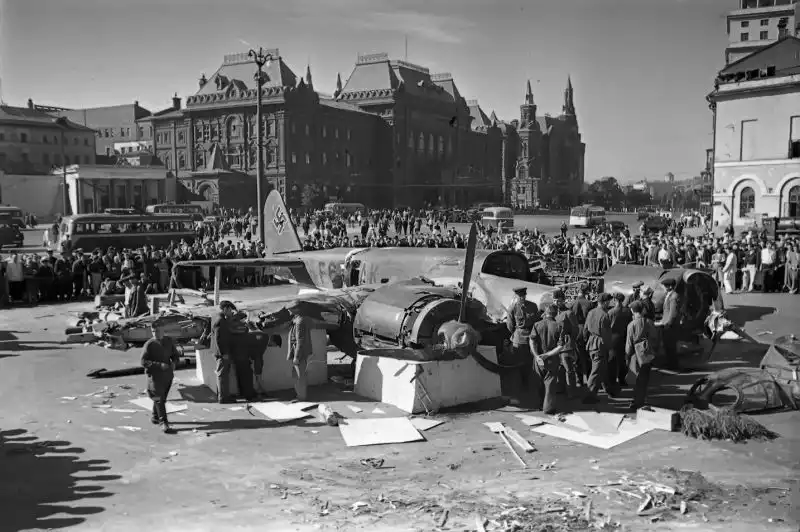 Wreckage of Ju 88 F6+AK displayed publicly in central Moscow after being shot down near Istra during a reconnaissance mission.
