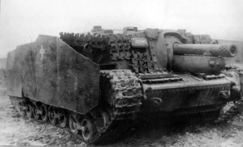 Captured Hungarian 43M Zrínyi II self-propelled assault gun based on the Turán tank chassis, photographed after being seized by Soviet forces during fighting in Hungary, 1944.