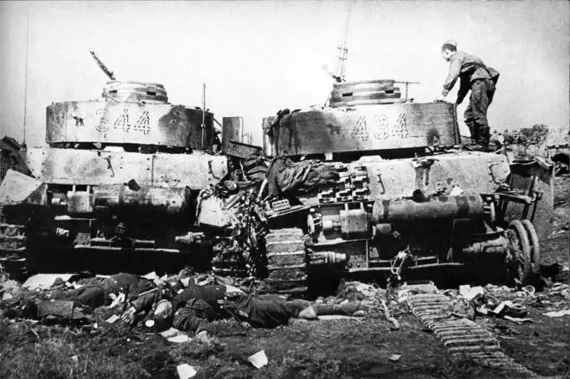 Destroyed Pz.Kpfw IV tanks and dead Nazi soldiers in Belarus, aftermath of the Bobruisk Offensive, June 1944.