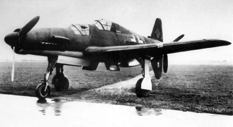 German experimental aircraft Dornier Do.335 Pfeil with tandem push-pull engines, photographed in Germany, 1943