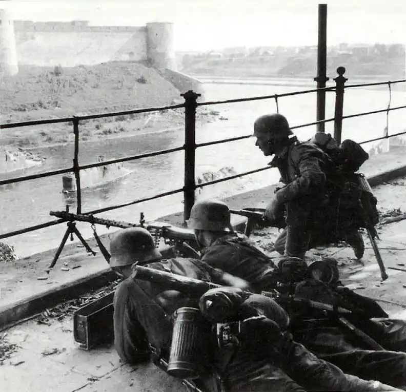 German MG34 machine gun crew Narva Operation Barbarossa 1941 WWII photo
