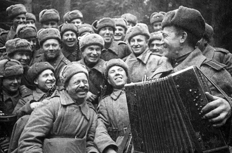 Soviet infantry from the Kalinin Front relaxing before the assault on Velikiye Luki, listening to a harmonica performance, January 14, 1943.