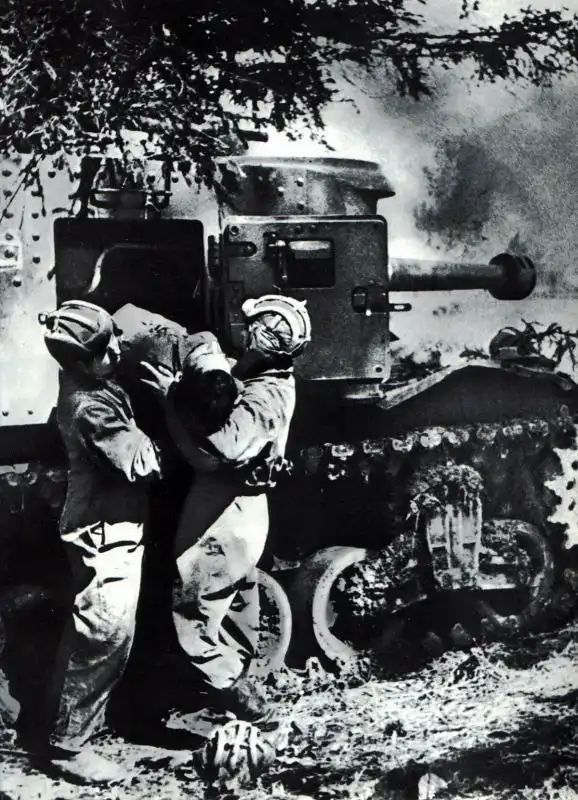 Soviet Tank Crew Rescues Wounded Comrade from a "General Lee" Tank – Battle of Gzhatsk, August 1942