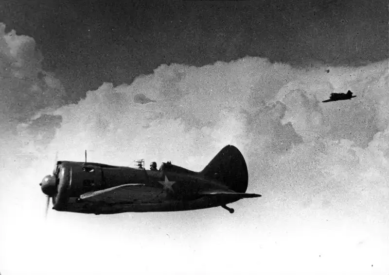 Soviet Polikarpov I-16 Type 29 fighter aircraft in flight against a cloudy sky in 1940.