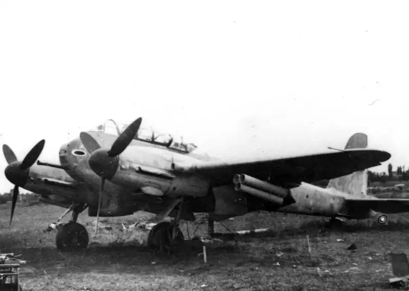 Hungarian Messerschmitt Me 210 heavy fighter aircraft equipped with Nebelwerfer rockets and a 40 mm cannon in late World War II, autumn 1944