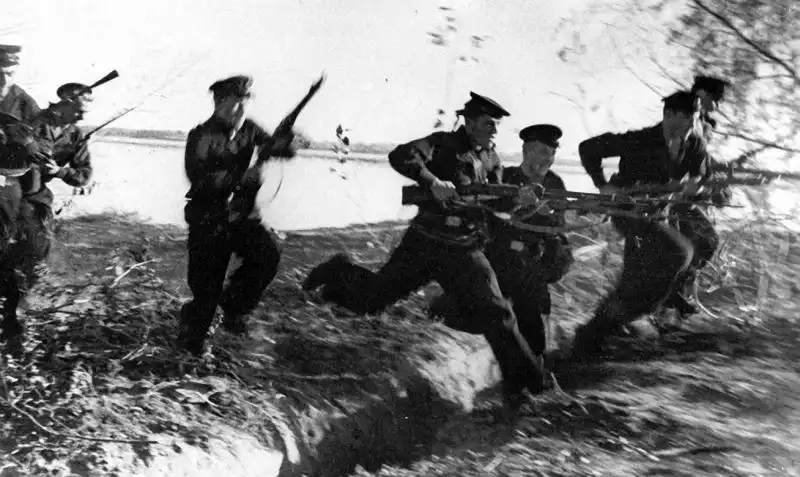 Naval infantrymen of the Volga Military Flotilla storm enemy positions during the Battle of Stalingrad. Armed with Mosin rifles and DP-27 machine guns, they played a key role in the city's defense