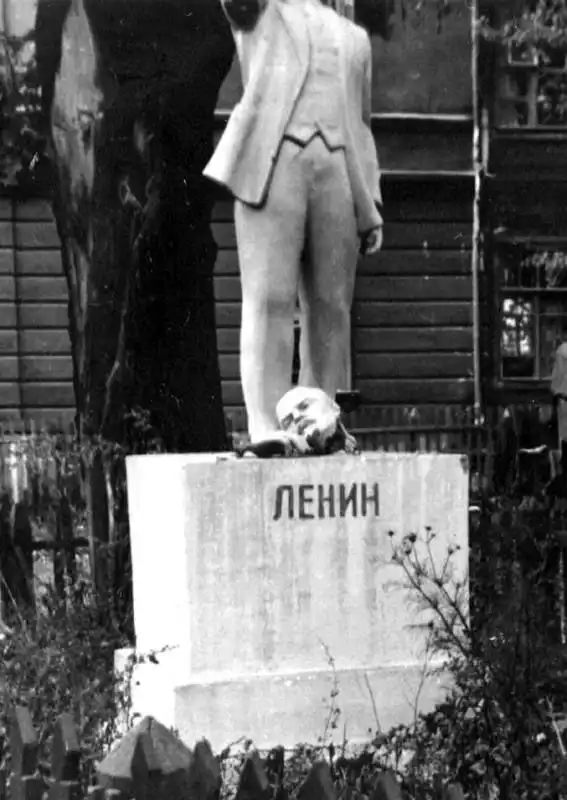 Decapitated Lenin monument in a Soviet village under Nazi occupation, summer 1941.