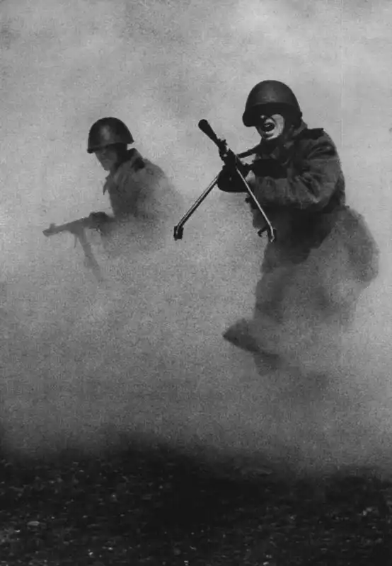 Iconic WWII photo by Markov-Grinberg: a Soviet soldier charges into battle with the cry For the Motherland!