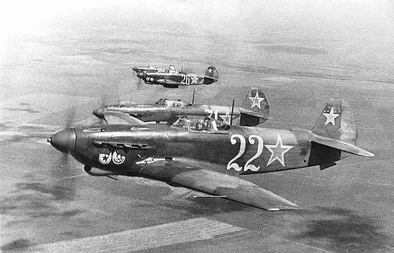 Four Yak-9D fighters of the 6th Guards Fighter Aviation Regiment patrol over Sevastopol. Pilots include Grib, Belozyorov, Voronov, and Akulov.