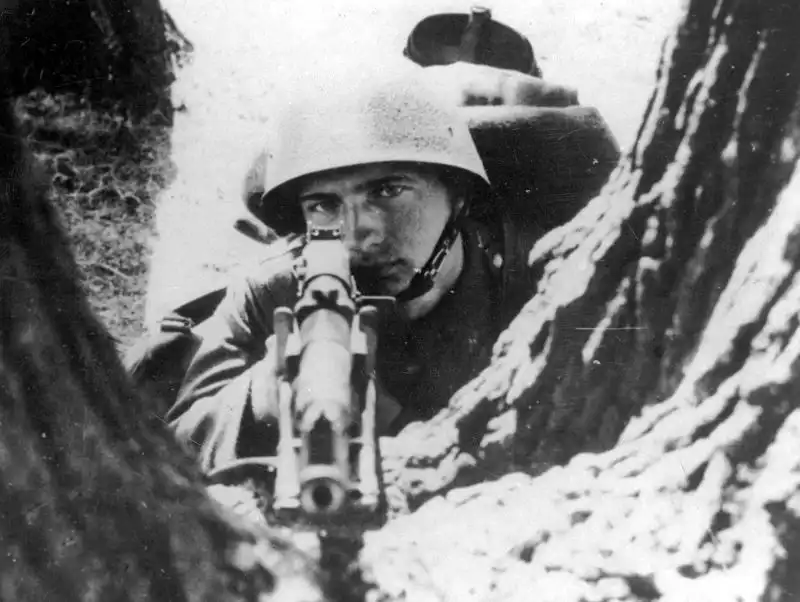 Polish soldier aiming a Browning wz.28 light machine gun during military maneuvers in Poland, 1938.