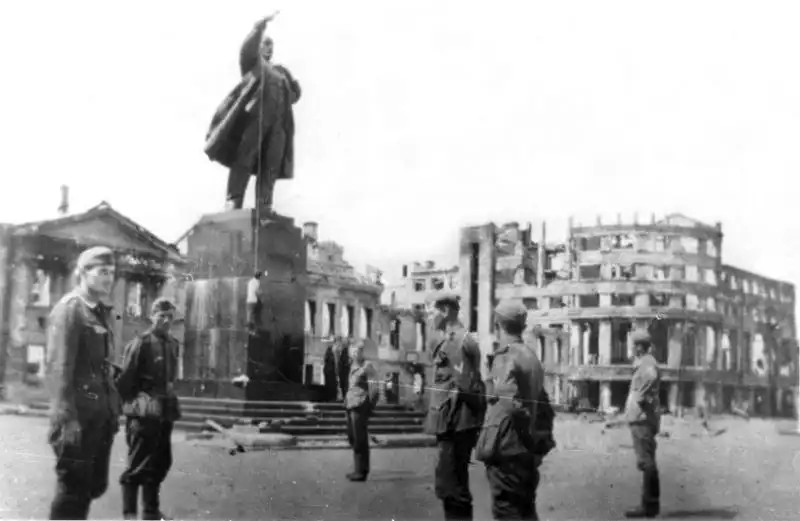 Historical photograph from summer 1942 showing German soldiers and destroyed buildings around the Lenin Monument on 20th Anniversary of October Square in occupied Voronezh.