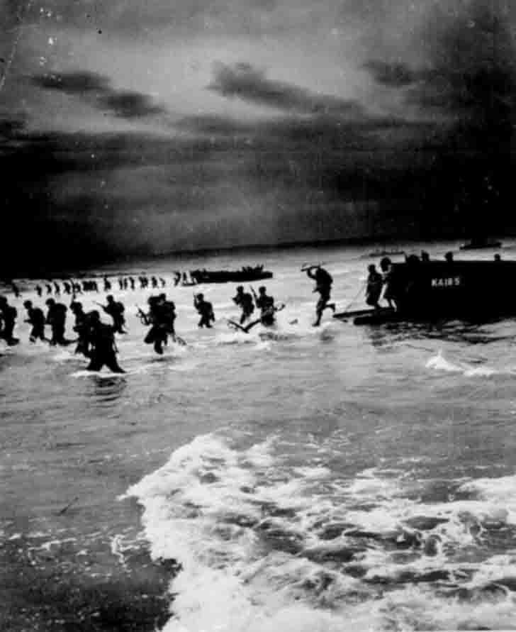 WWII Silver Halide Photo Normandy Invasion Troops Disembarking At Utah Beach 