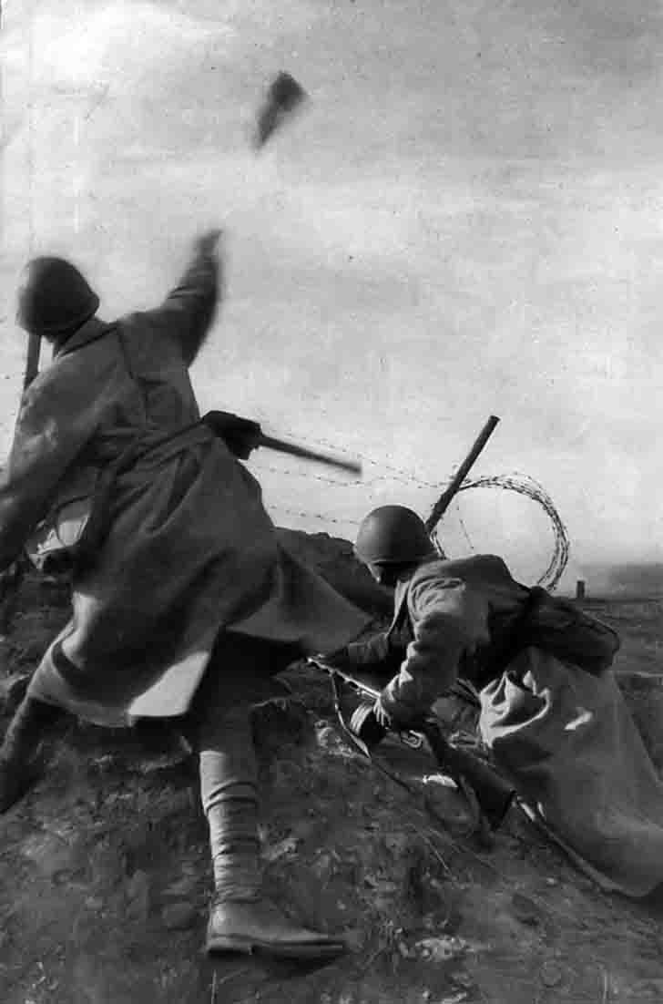 Soviet infantry uses hand grenades in a close combat