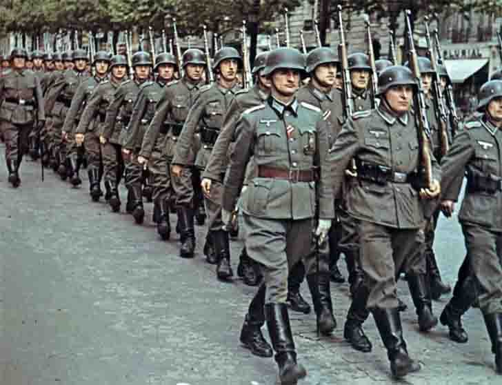 Column of the Wehrmacht in the Champs-Elysées in occupied Paris