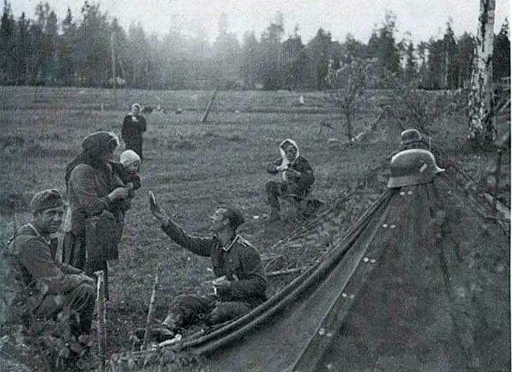 German soldier divided the bread to the Russian woman