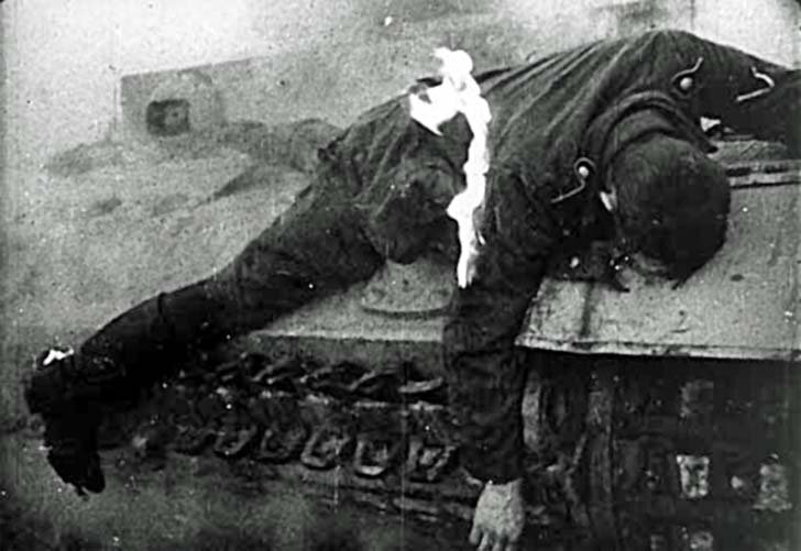 A dead Wehrmacht's Gefreiter on Panzerkampfwagen III medium tank