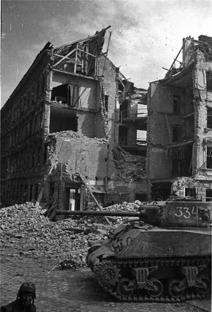 Soviet M4A2 (76) W «Sherman" medium tank in liberated Vienna