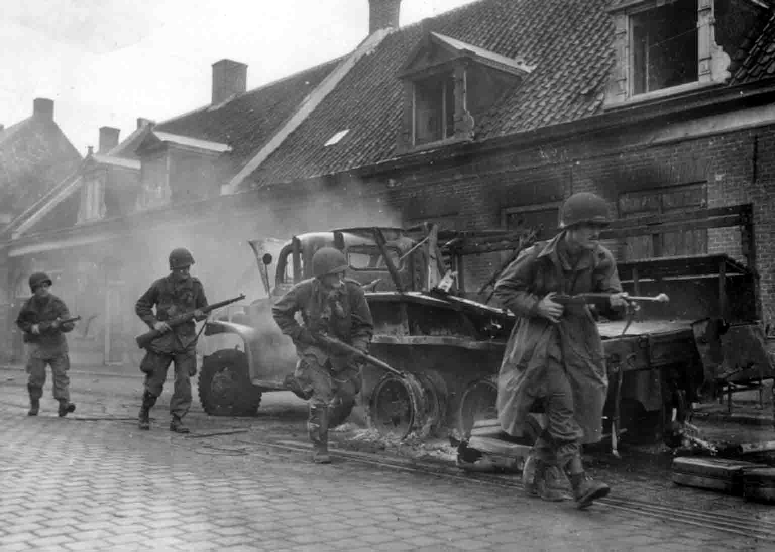 Начало второй мировой войны город. Операция Маркет Гарден 1944. Вторая мировая Берлин 1944.