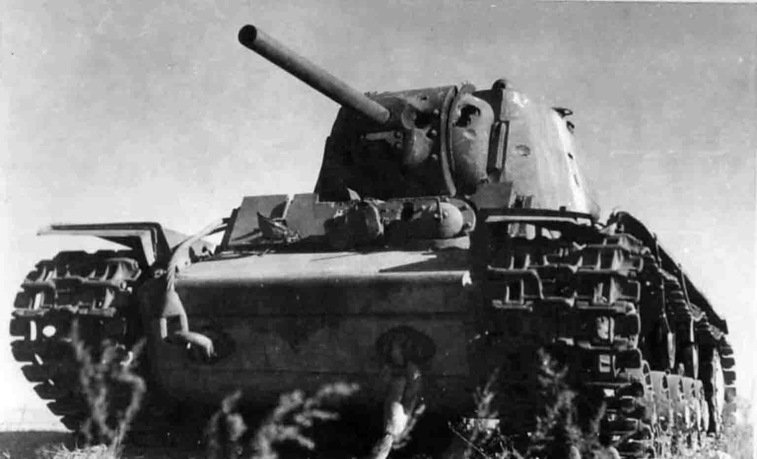 Отечественные ис. Танк кв-1 ВОВ. Советский танк кв-1. Танк кв 1942 год. Тяжелый танк кв 1 ВОВ.