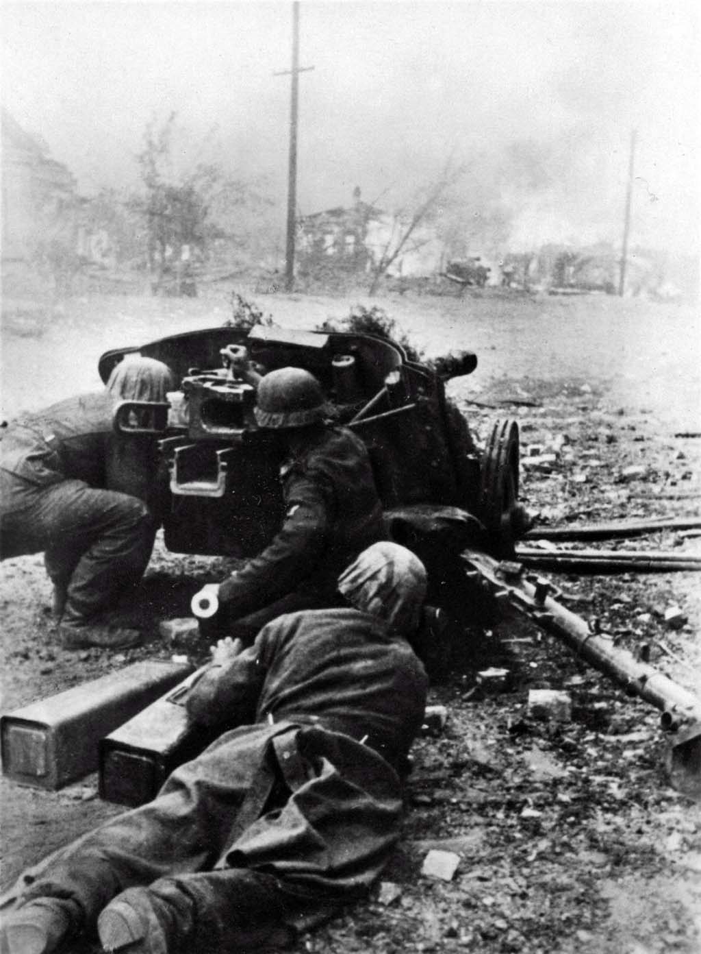 German artillerymen