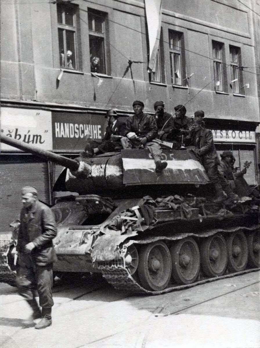 Танк т-34.85 в Чехословакии
