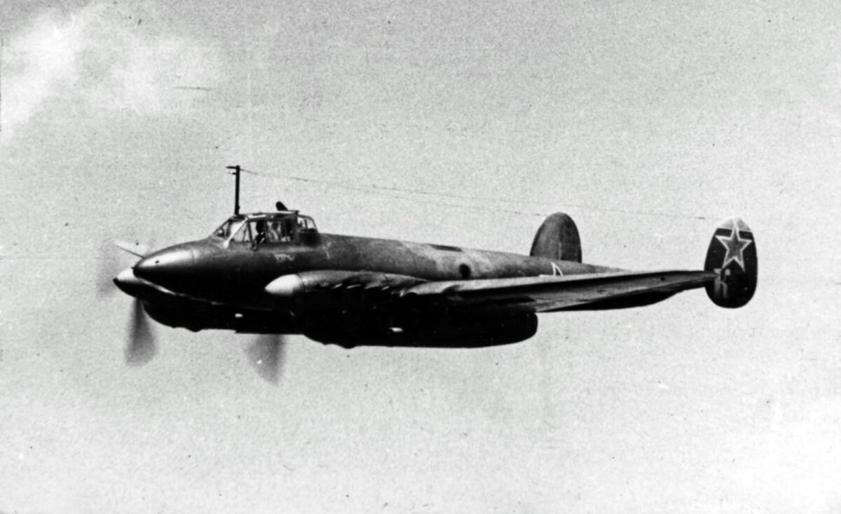 bomber Pe-2