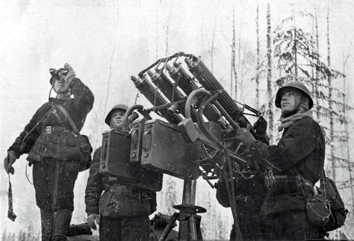 Four-barreled anti-aircraft machine gun Maxim is preparing to repel an air raid