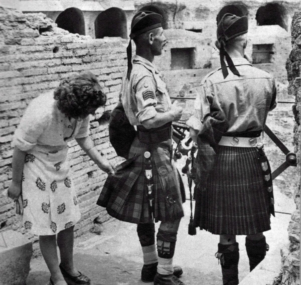 Italian woman, Scottish soldiers