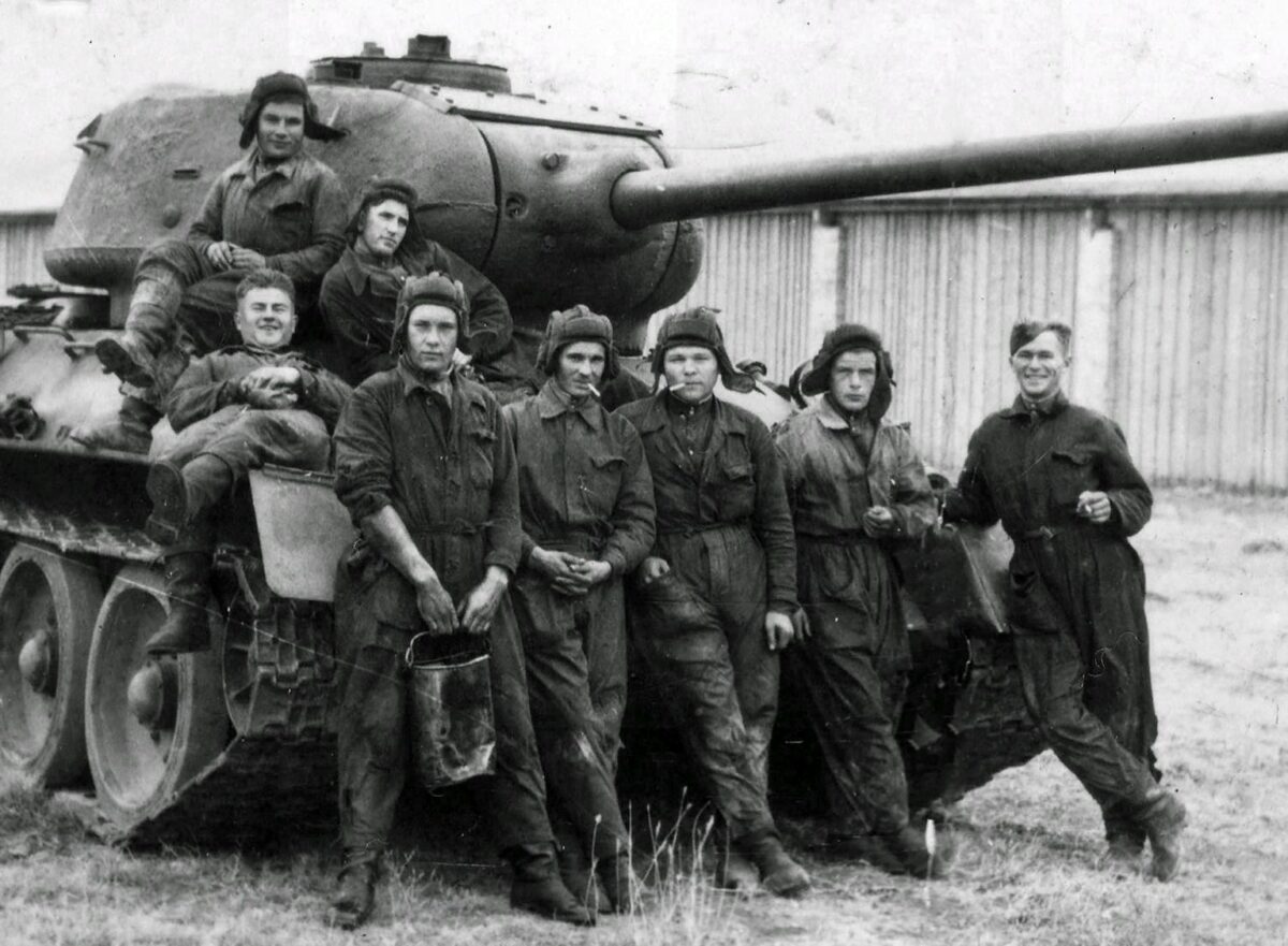 crew of the tank T-34-85