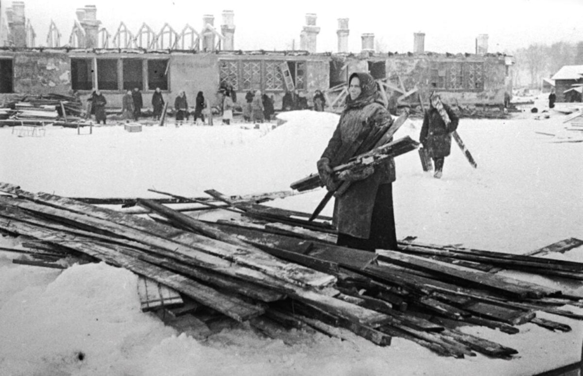 Residents of besieged Leningrad