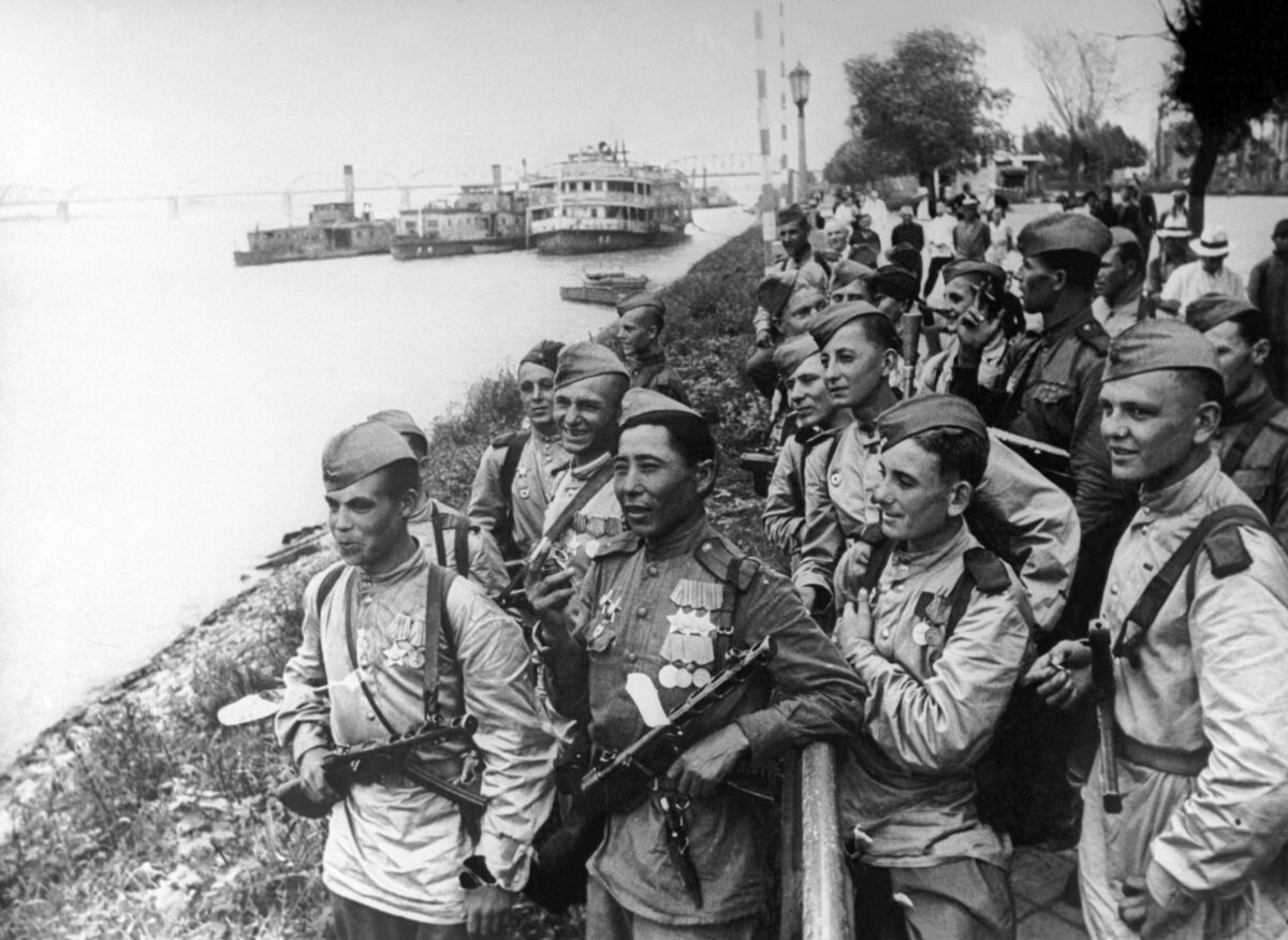 Soviet soldiers in Harbin