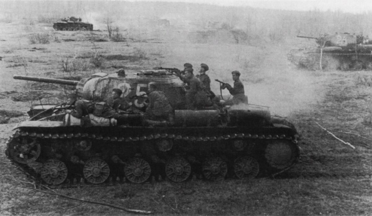 KV-1S heavy tank