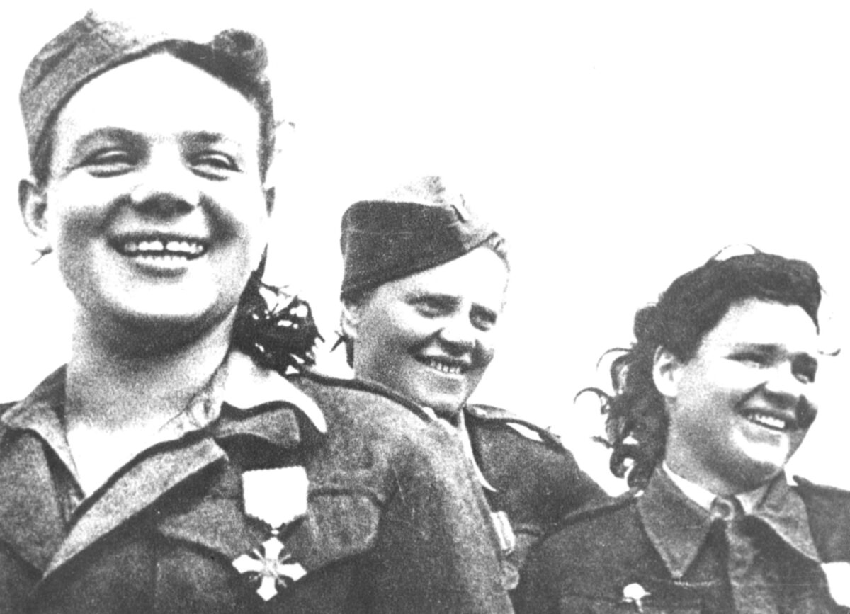 Czechoslovak women soldiers