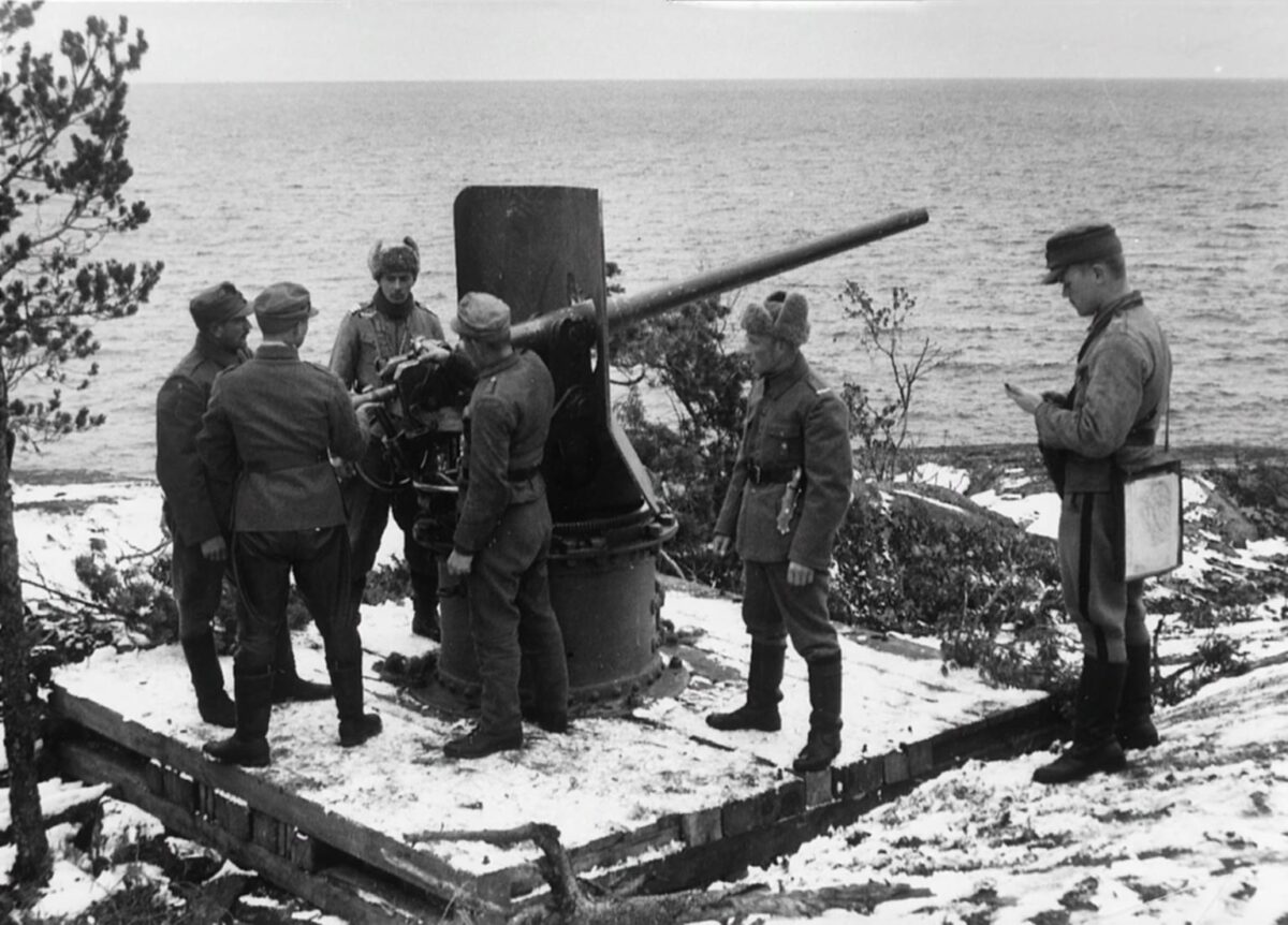 Finnish artillerymen
